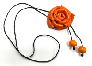 Collier Fleur de cuir RI56 - Bouton de rose - Orange - Rouge Import