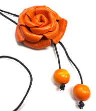 Charger l&#39;image dans la galerie, Collier Fleur de cuir RI56 - Bouton de rose - Orange - Rouge Import
