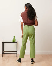 Charger l&#39;image dans la galerie, JEANS CHLOÉ COUPE DROITE / GREEN EYES - Yoga Jeans
