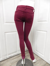 Charger l&#39;image dans la galerie, Rachel Skinny Framboise 1196 - Yoga Jeans
